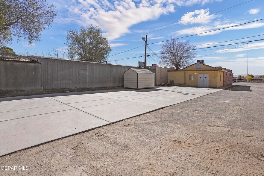 More Photos Of 3984 Doniphan Dr, El Paso General Retail For Sale