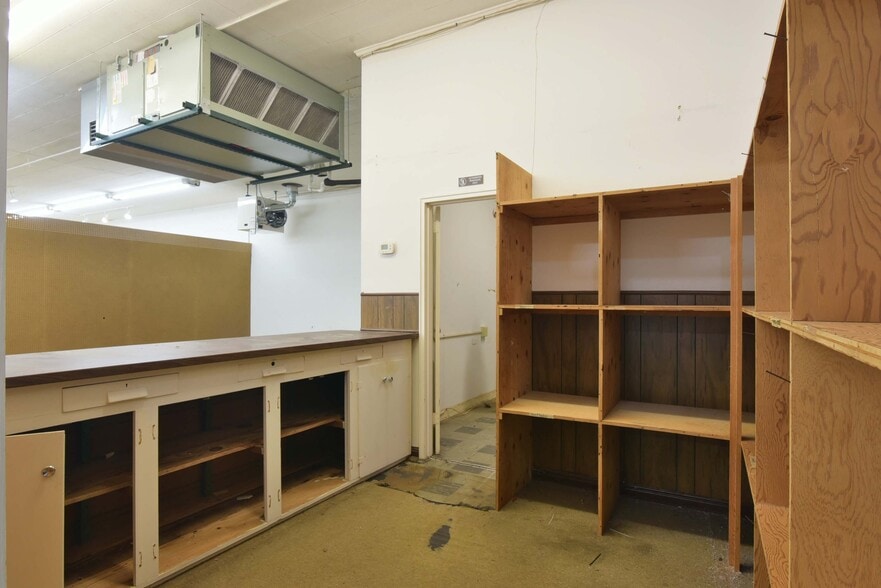 More Photos Of 511 W Broad Ave, Albany General Retail For Sale