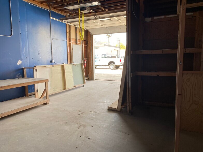 More Photos Of 649 Childs St, Wheaton Warehouse For Lease