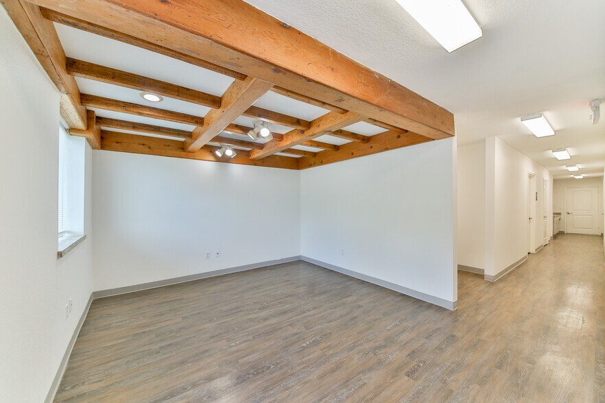 More Photos Of 423 S 8th St, La Porte Distribution For Lease