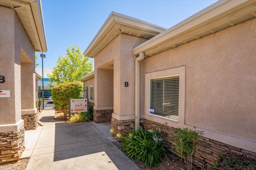 More Photos Of 2155 Larkspur Ln, Redding Office For Sale