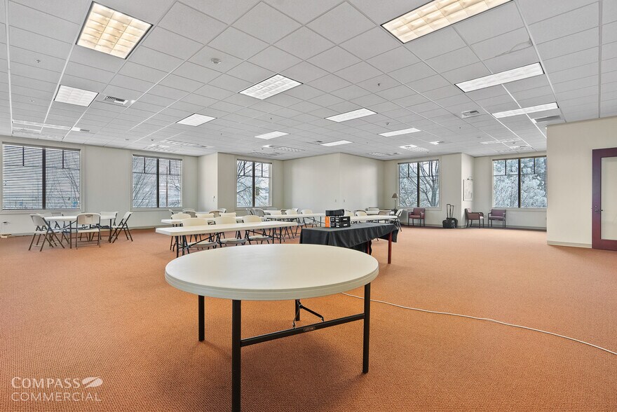 More Photos Of 735 SW 6th St, Redmond Office For Lease