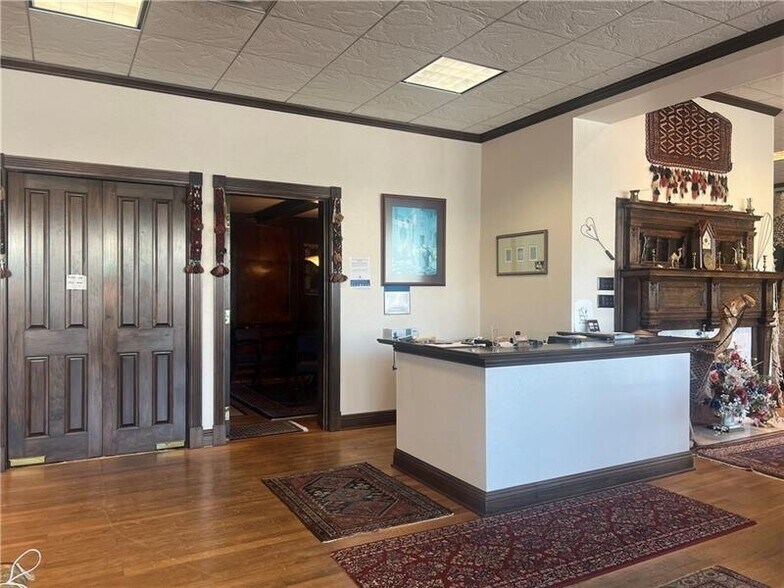 More Photos Of 1236 E Washington St, New Castle Showroom For Sale