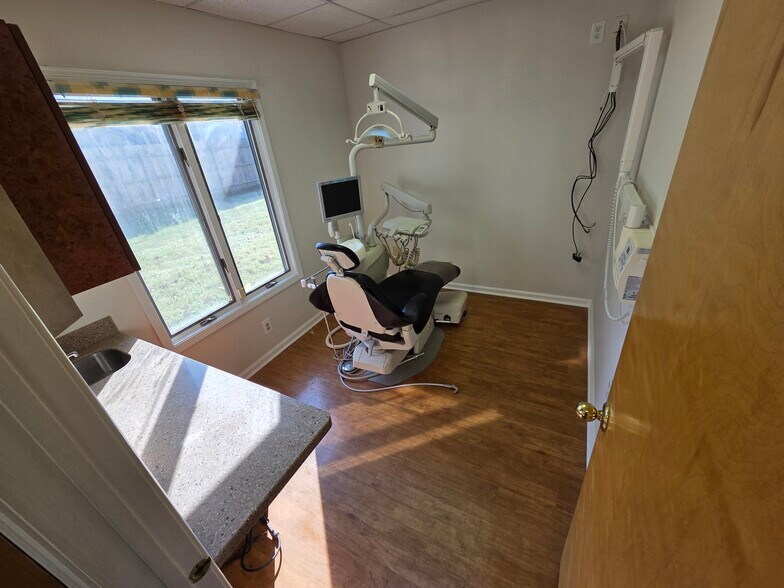 More Photos Of 146 Lakeview Dr S, Gibbsboro Medical For Sale