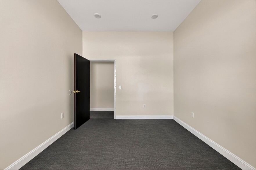 More Photos Of 122 Canal St, Pooler Medical For Lease