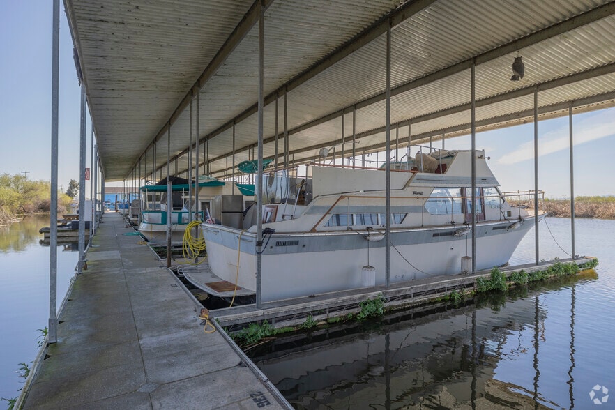 More Photos Of 7000 Holland Tract Rd, Brentwood Marina For Sale