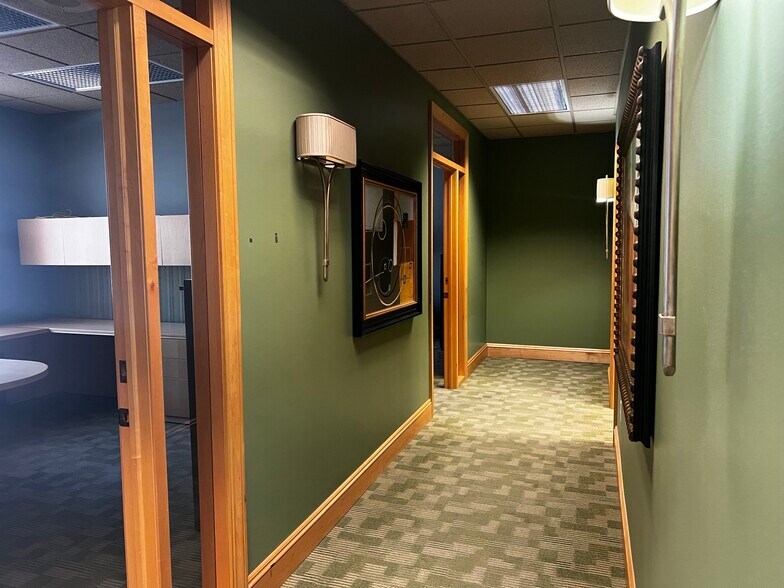 More Photos Of 900 W College Ave, Appleton Office For Lease