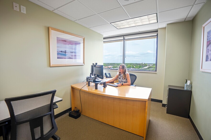 More Photos Of 4440 PGA Blvd, Palm Beach Gardens Coworking Space