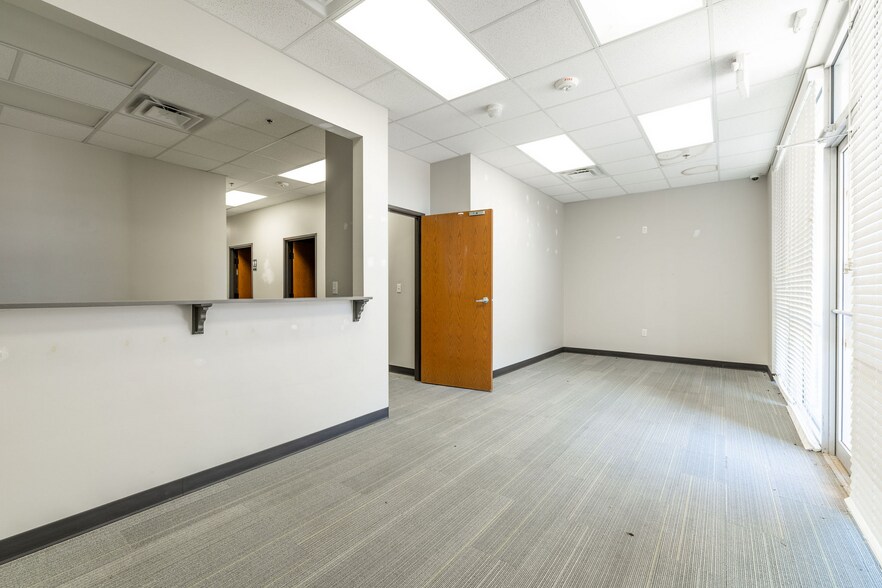 More Photos Of 5460 Main St, Del City Flex For Lease