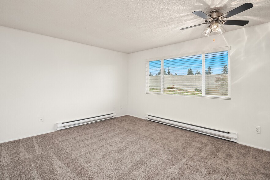 More Photos Of 23006 30th Ave S, Des Moines Apartments For Sale