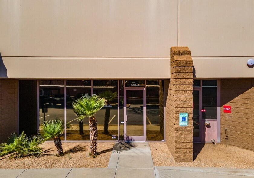 More Photos Of 17235 N 75th Ave, Glendale Unknown For Lease