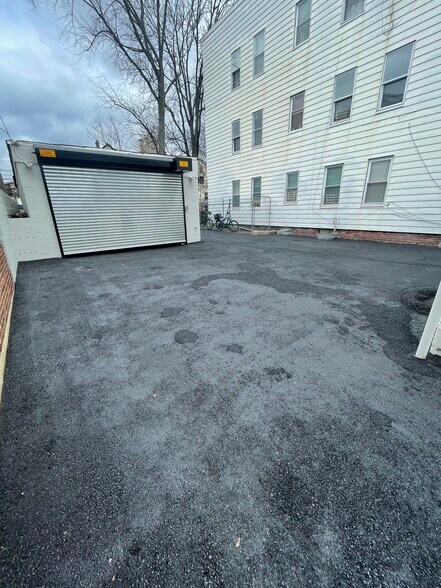 More Photos Of 157 Smith St, Newark Storefront Retail Office For Sale