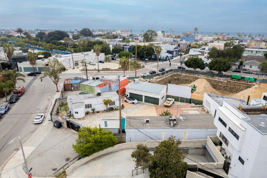 More Photos Of 891 Abbot Kinney Blvd, Venice Loft Creative Space For Sale