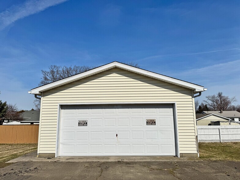 More Photos Of 1438 W 38th St, Erie Office For Lease