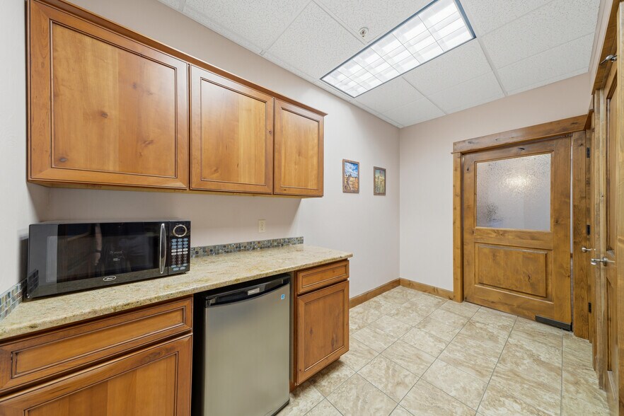 More Photos Of 1940 W Dickerson St, Bozeman Office For Lease