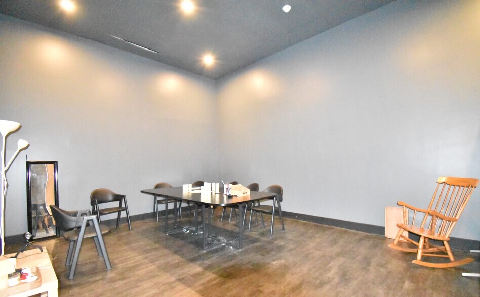 More Photos Of 4731 Garden City Rd, Richmond Storefront For Lease