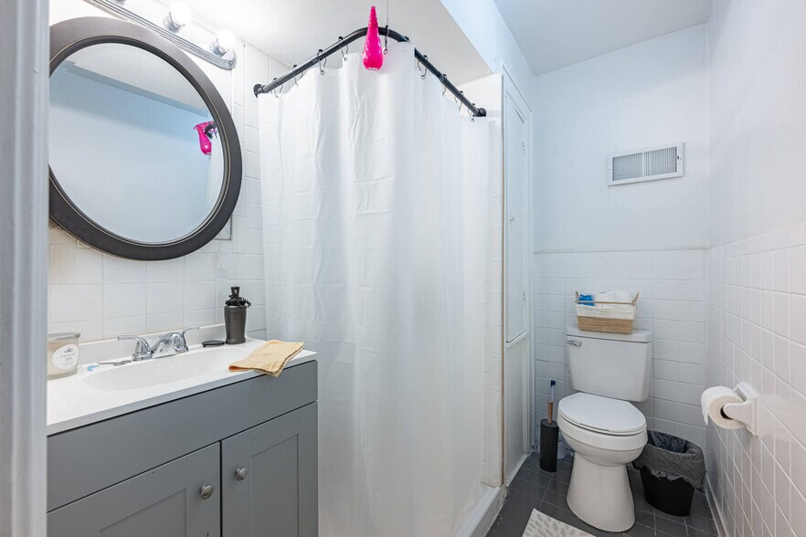 More Photos Of 2119 Central Ave, Middletown Office For Sale