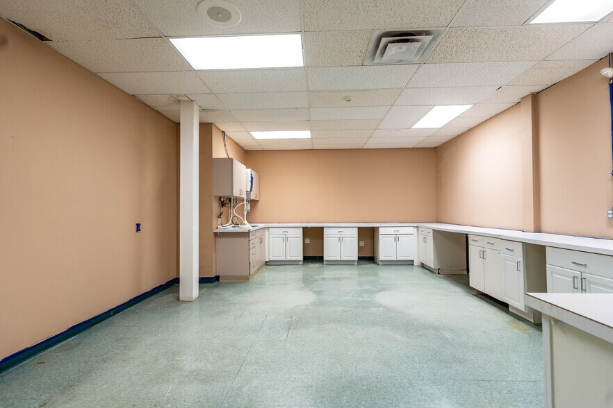 More Photos Of 11813 W 77th St, Lenexa Office For Sale