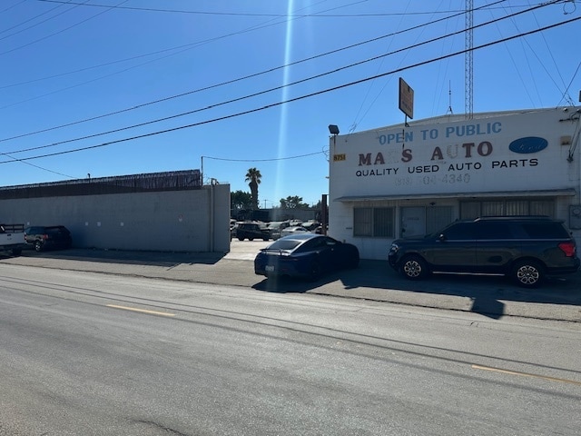 More Photos Of 8751 Bradley Ave, Sun Valley Warehouse For Lease