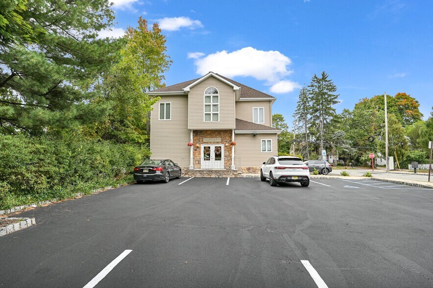 More Photos Of 21 Orchard St, Denville Medical For Lease