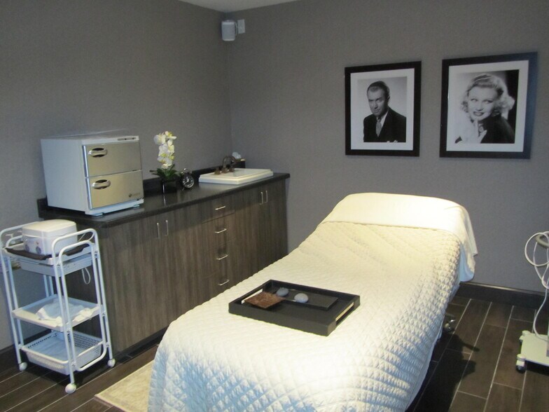 More Photos Of 1 N Main St, Fond Du Lac Hotel For Lease