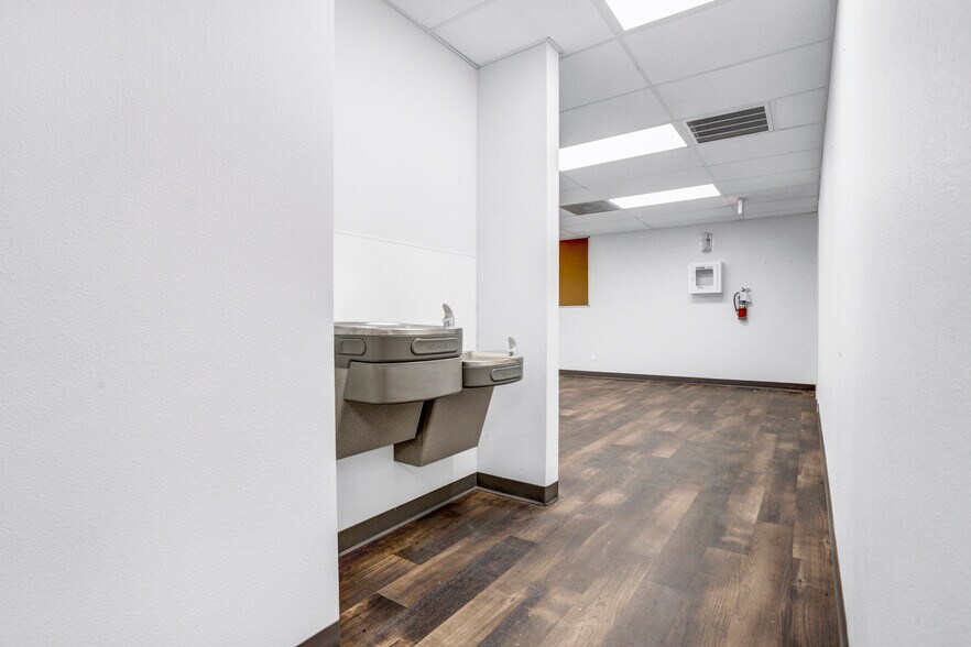 More Photos Of 3908 N Frankford Ave, Lubbock Warehouse For Sale