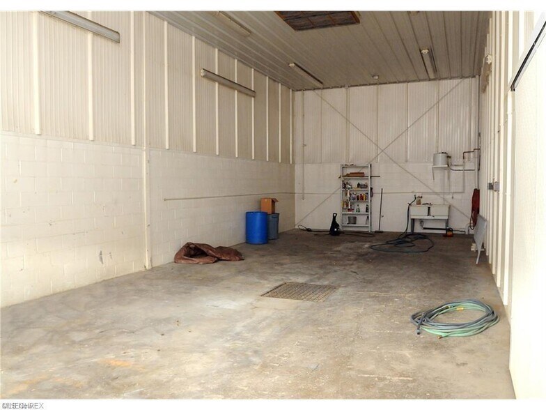 More Photos Of 11342 E Pike Rd, Cambridge Warehouse For Lease