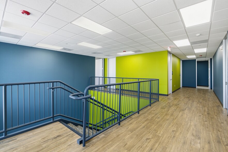 More Photos Of 611 Choctaw Ln, Katy Distribution For Lease