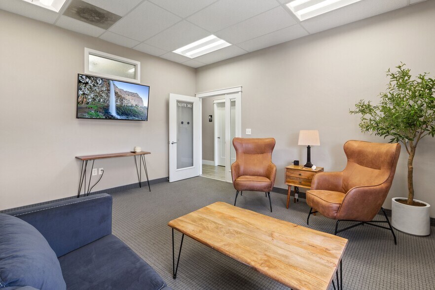 More Photos Of 236 River Vista Pl, Twin Falls Office For Lease