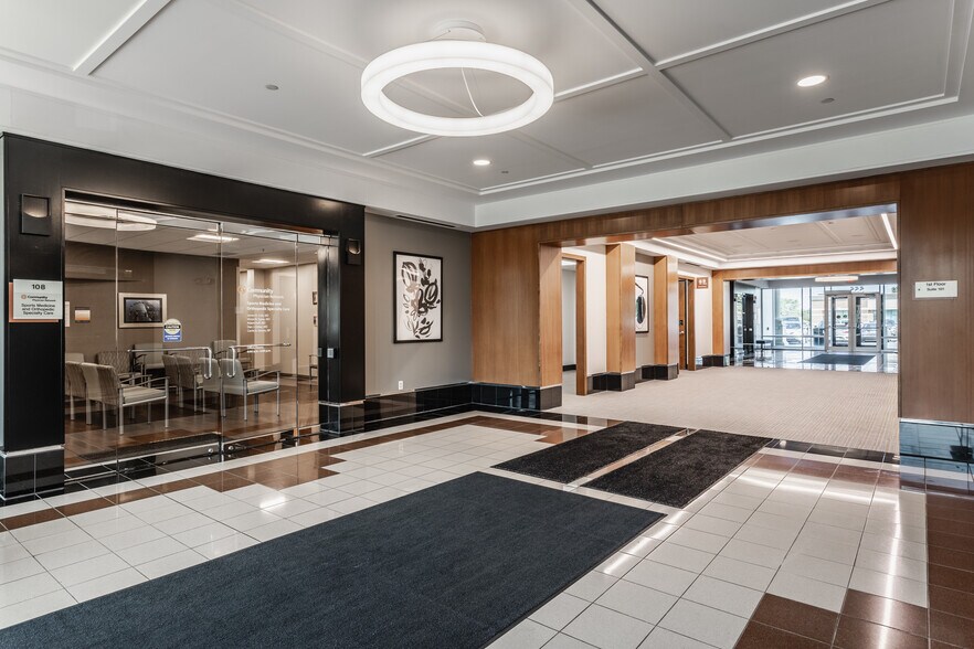 More Photos Of 555 E County Line Rd, Greenwood Medical For Lease