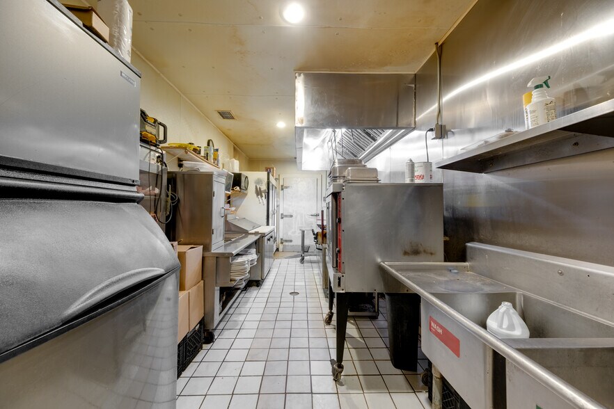 More Photos Of 17589 TX-19 Hwy, Montalba General Retail For Sale