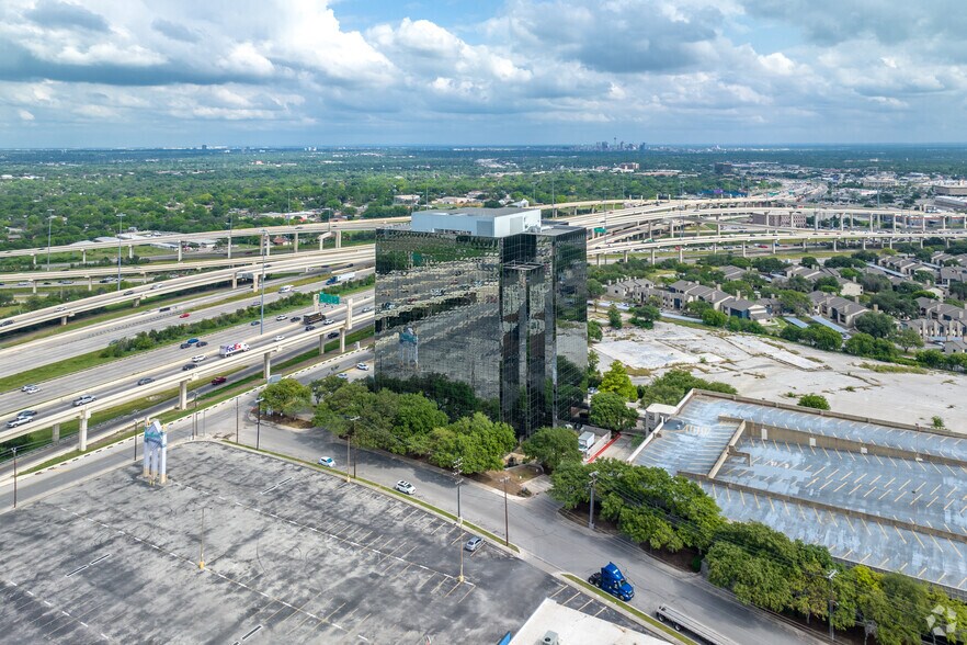 More Photos Of 7550 W Interstate 10, San Antonio Office For Lease