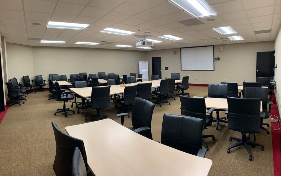 More Photos Of 11340 Blondo St, Omaha Loft Creative Space For Lease