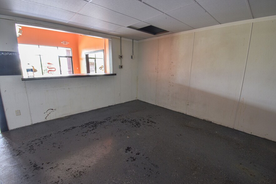 More Photos Of 4550 Station Cir, Northport Freestanding For Lease