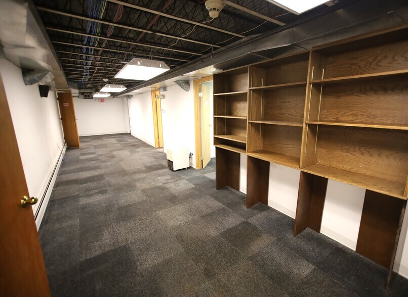 More Photos Of 326 Springside Ave, Pittsfield Office For Sale