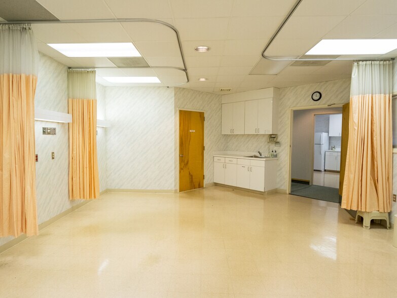 More Photos Of 110 E Carver St, Durham Medical For Sale