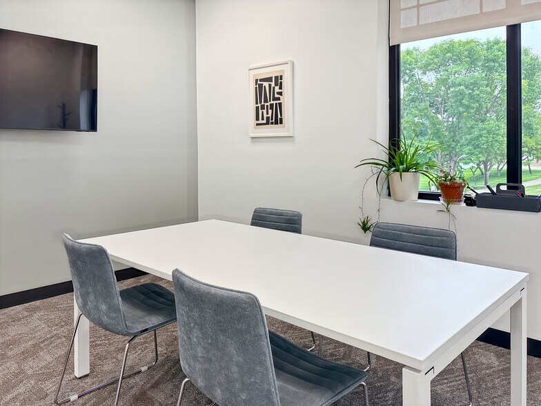 More Photos Of 1601 West Lakes Pky, West Des Moines Coworking Space