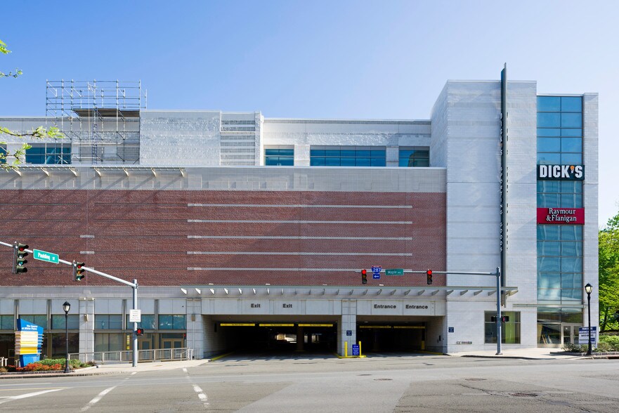 More Photos Of 100 Bloomingdale Rd, White Plains Freestanding For Lease