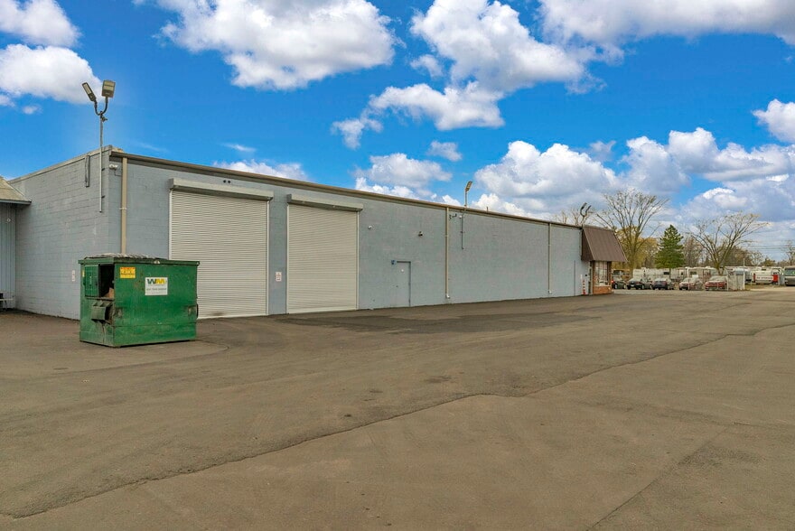 More Photos Of 1475 S Newburgh Rd, Westland Light Distribution For Sale