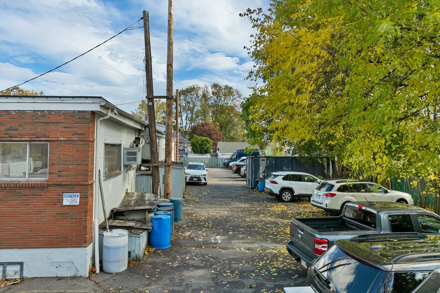 More Photos Of 36 W Water St, Wakefield Office For Sale