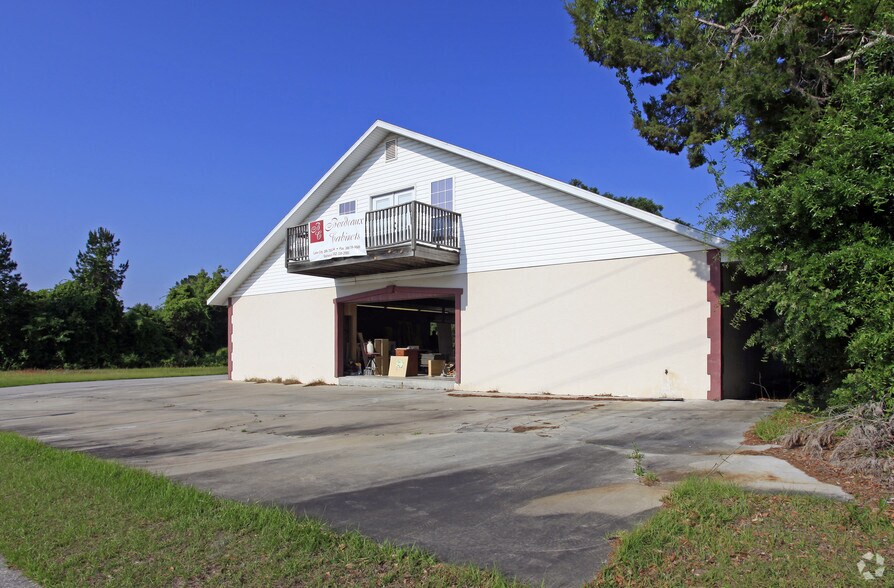 More Photos Of 2698 S Marion Ave, Lake City Showroom For Lease