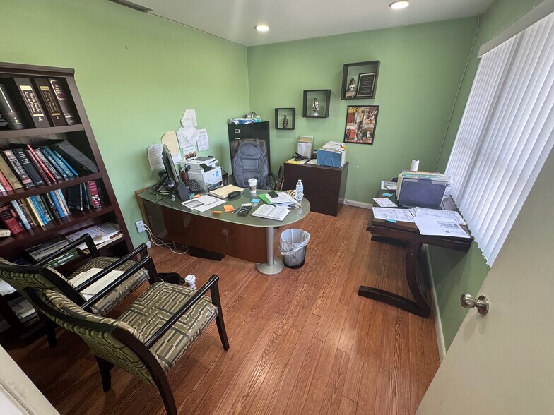 More Photos Of 602 W Lantana Rd, Lake Worth Medical For Lease