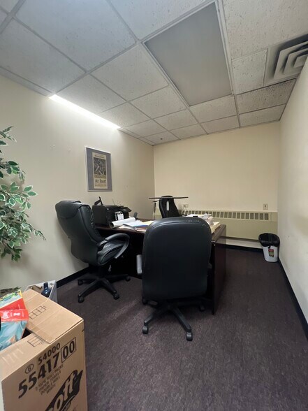 More Photos Of 105 S York St, Elmhurst Office For Lease