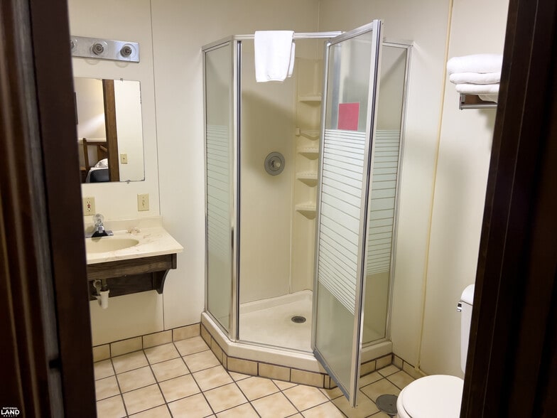 More Photos Of 102 S Main Ave, Hyannis Hotel For Sale