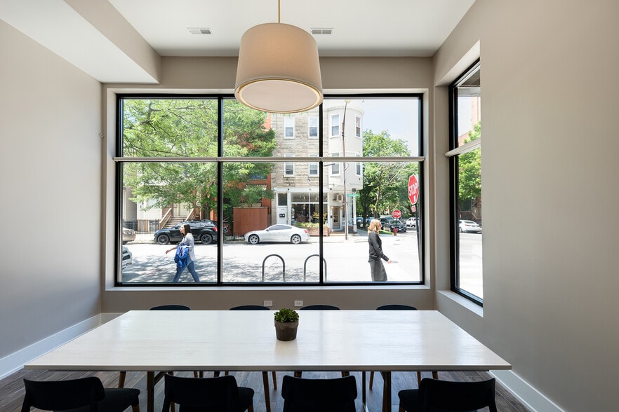 More Photos Of 2559 N Southport Ave, Chicago Storefront Retail Office For Lease