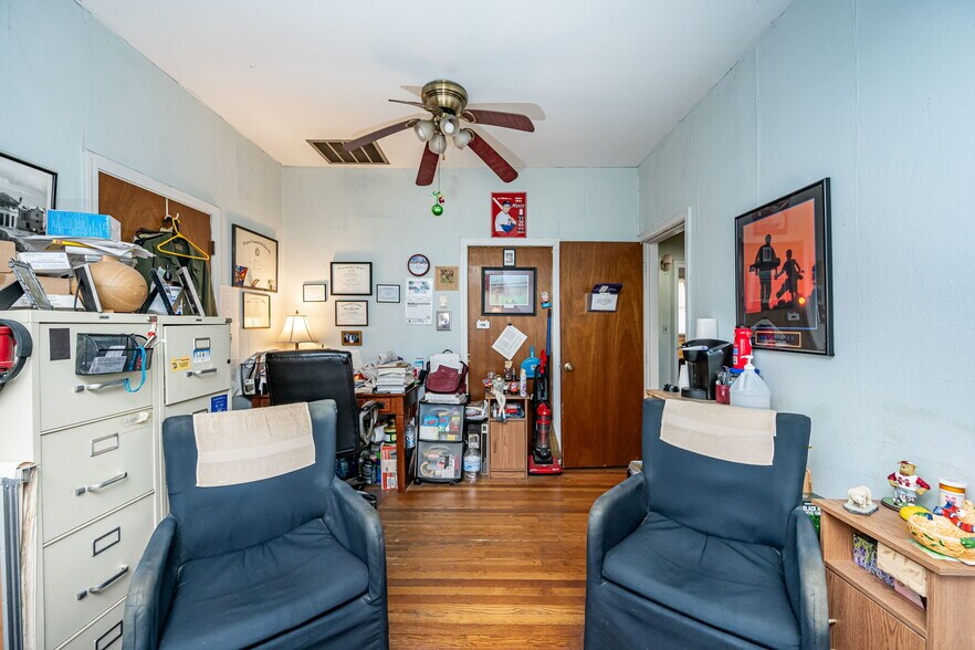More Photos Of 211 N 5th Ave, Hopewell Office For Sale