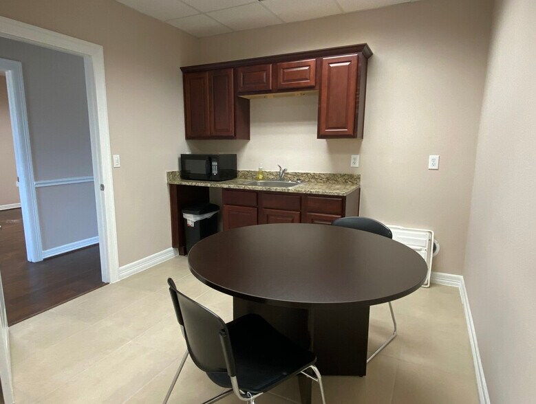 More Photos Of 2743 Smith Ranch Rd, Pearland Medical For Lease