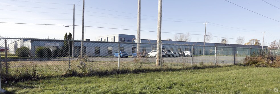 More Photos Of 2000 Boul Industriel, Chambly Warehouse For Lease