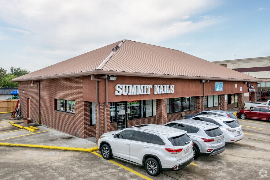 More Photos Of 1619 Texas Pky, Missouri City General Retail For Sale