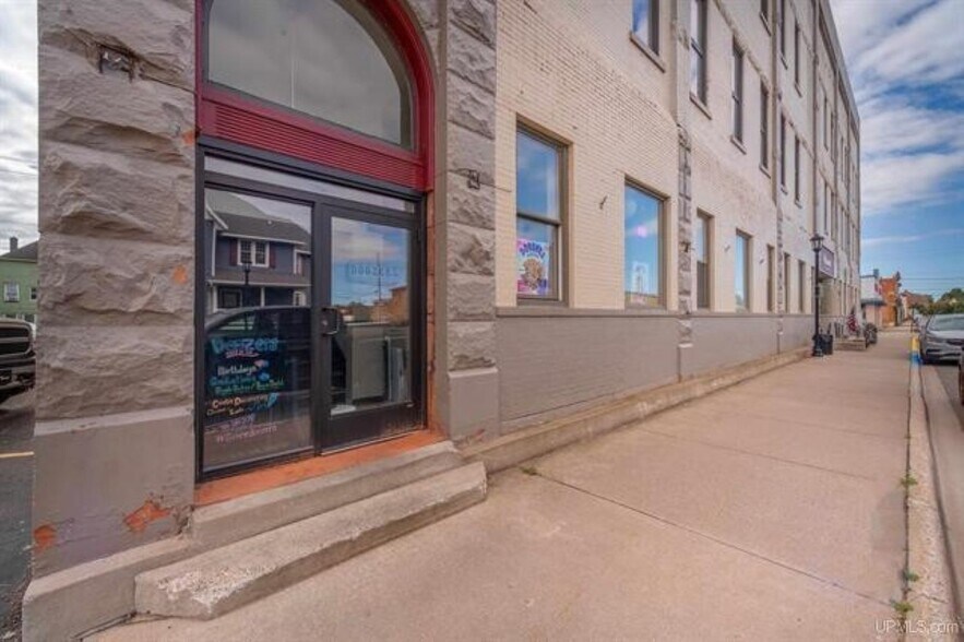 More Photos Of 308 Cleveland Ave, Ishpeming Medical For Sale